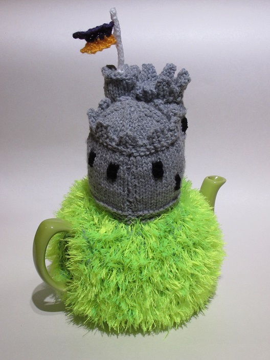 c2b medieval-castle-tea-cosy-back.jpg