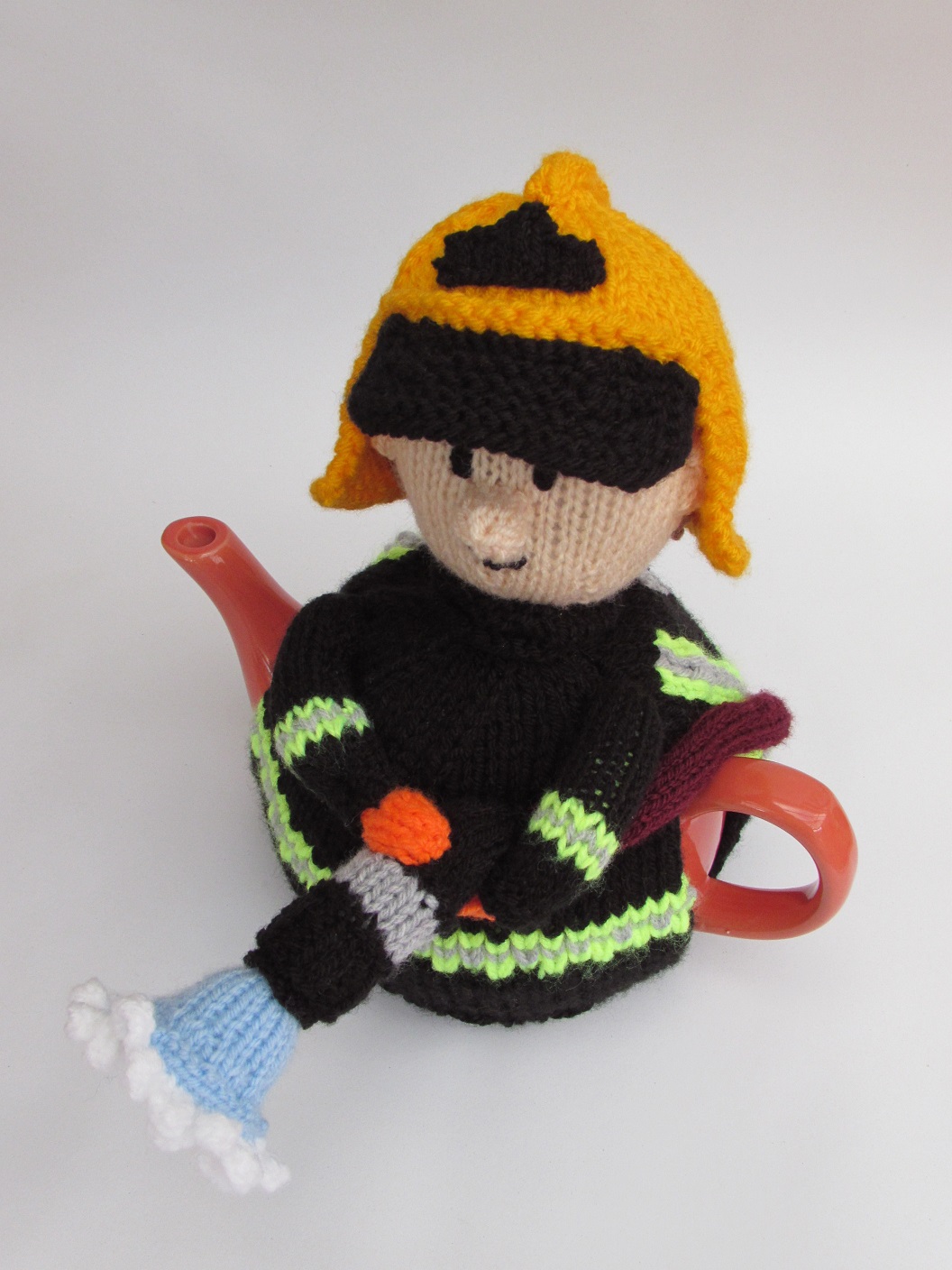 firefighter-teacosy-knittingpattern.jpg